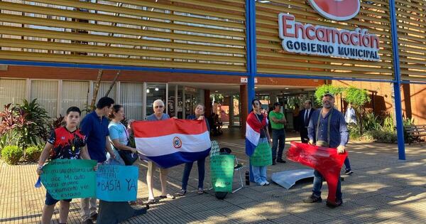Diario HOY | Encarnacenos protestan para exigir al municipio que les devuelvan vehículos “enteros”
