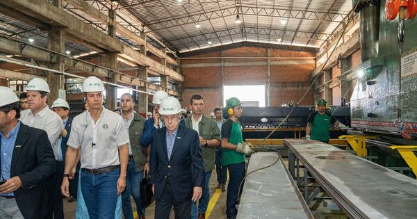 La Nación / Peña resalta “gen emprendedor” paraguayo durante inauguración de una fábrica de acero