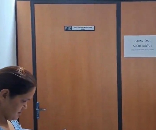 Ordenan sumario para juezas de Lambaré sorprendidas en presunta llegada tardía