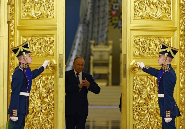 Cumbre BRICS: Putin recibe al presidente emiratí en un espectacular salón de oro - Mundo - ABC Color