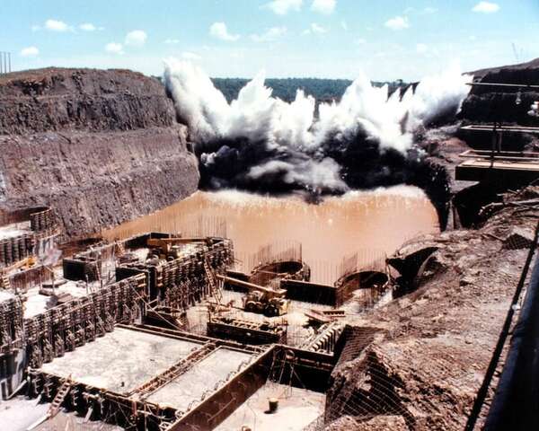 Hace 46 años desviaban el Paraná para erigir las obras principales de Itaipú - Nacionales - ABC Color