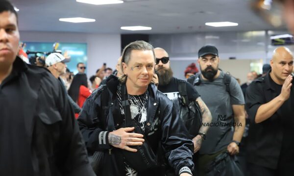 Slipknot ya está en Paraguay: Cientos de fans les recibieron en el aeropuerto