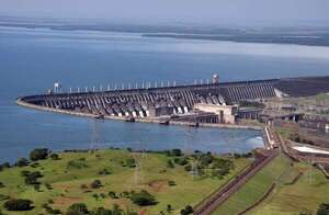 Itaipú pospone otra vez apertura de sobres de licitación de la planta solar flotante - Economía - ABC Color