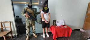 SENAD detuvo a un joven que proveía cocaína y marihuana desde su vivienda - trece
