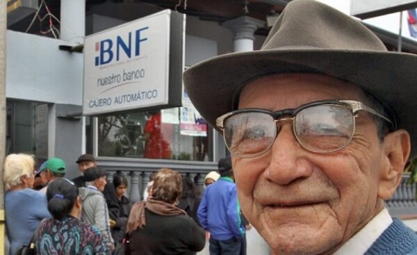 Adultos mayores cobrarán desde este miércoles