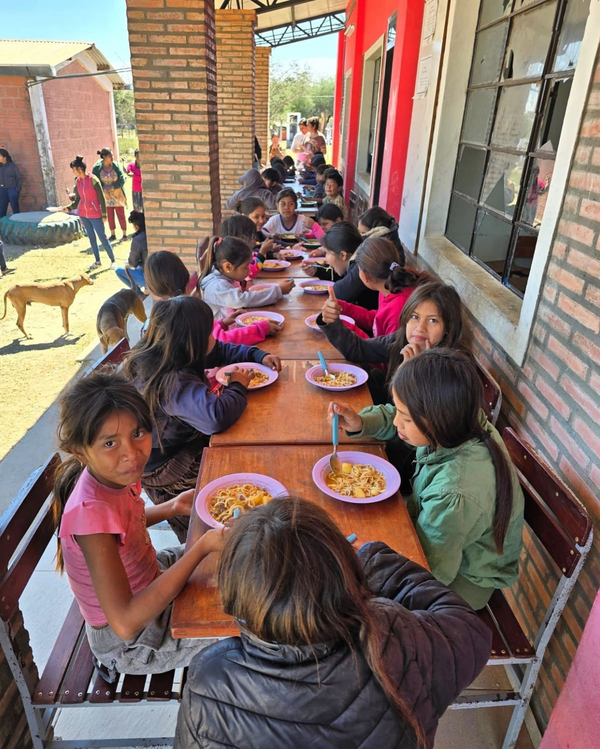 Líderes indígenas celebran la llegada del programa "Hambre Cero" a las escuelas locales - .::Agencia IP::.