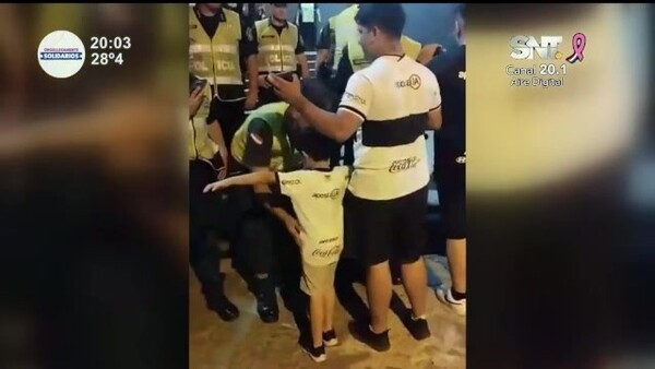 Catearon a niños para entrar al estadio - SNT