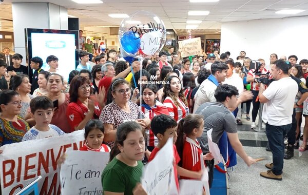 Versus / Los campeones de Sudamérica fueron recibidos por una multitud