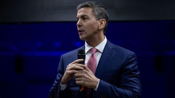 Santiago Peña acusa al Grupo ABC de campaña en defensa de fideicomiso del IPS