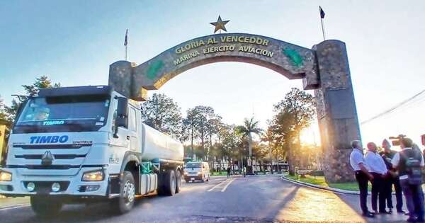 La Nación / El Gobierno envía otros 285.000 litros de agua potable al Chaco