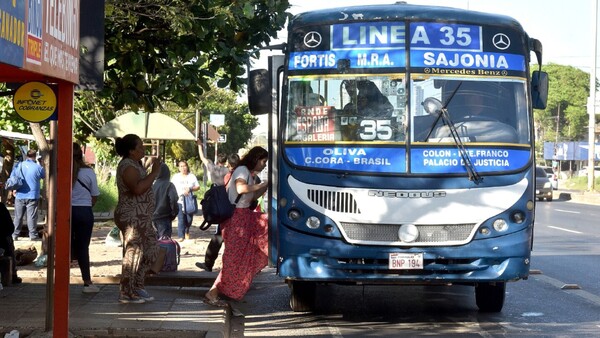 Viceministro admite que buses con vida útil vencida siguen circulando