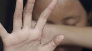 Investigan a comisario por supuesta coacción sexual - Noticiero Paraguay