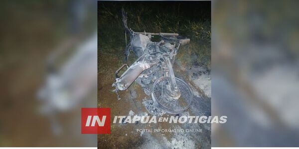 ROZÓ A UN TRANSEÚNTE, CAYÓ Y SU MOTO SE PRENDIÓ FUEGO - Itapúa Noticias