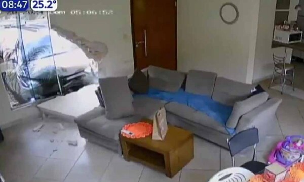 Fernando de la Mora: Conductor alcoholizado chocó contra una casa, destruyó la sala y huyó – Prensa 5