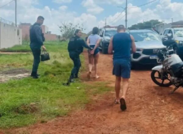 Pareja de ladrones detenidos por personas durante intento de robo en Ponta Porã