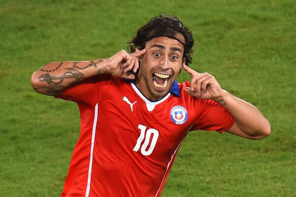 Versus / Exfutbolista chileno Jorge Valdivia es detenido tras denuncia por delito sexual