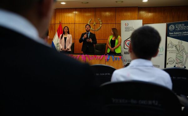 Realizaron acto conjunto de entrega de sentencias de adopción en la sede de los Juzgados de Luque