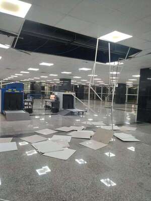 Reportan nueva caída de parte del cielorraso del aeropuerto - Nacionales - ABC Color