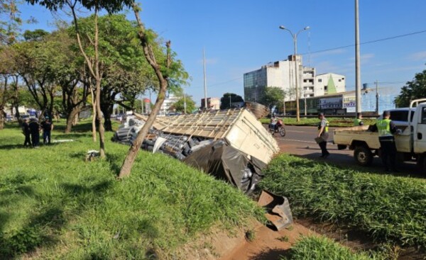 Camionero ebrio protagonizó accidente, en el km 4 de CDE