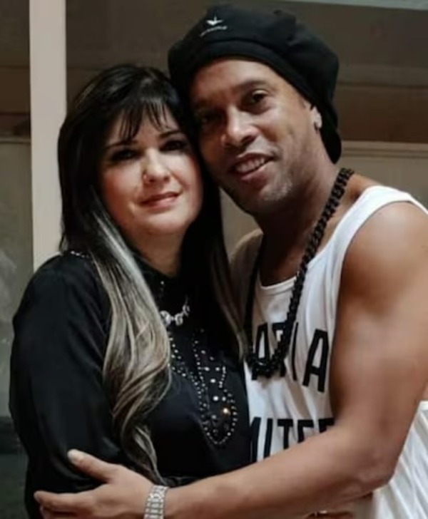 Caso Ronaldinho: buscan prolongar difusión de captura internacional contra Dalia López - PDS RADIO Y TV
