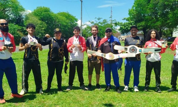 Atletas de kick boxing hacen colecta para viaje al Panamericano