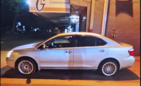 Hurtan vehículo de estacionamiento del Club Social del Área 2