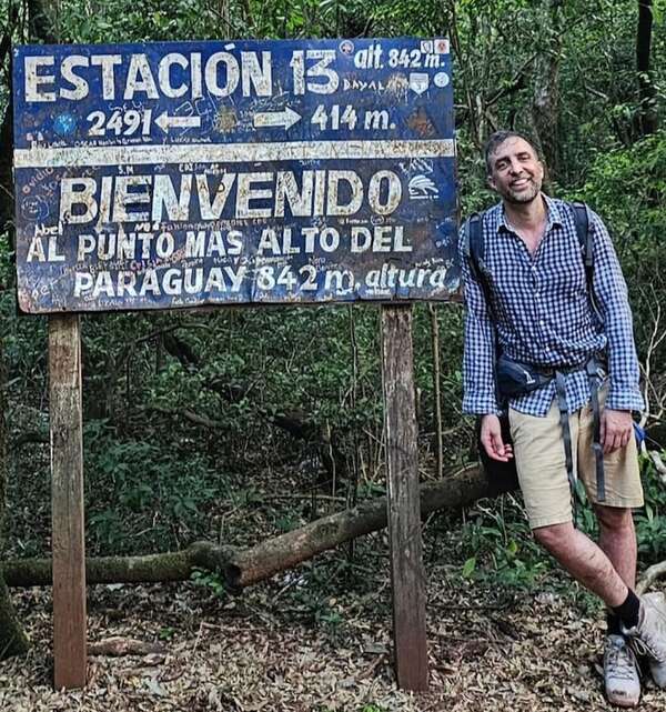 El embajador británico, Ramin Navai, y su nueva aventura: “¡Qué purete Tres Kandú!” - Gente - ABC Color