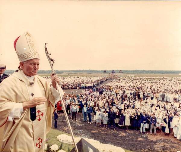 Video: Hace 46 años juraba el primer papa no italiano, Juan Pablo II - Mundo - ABC Color
