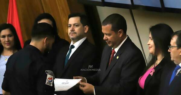 Diario HOY | Diputados otorgan distinción a bomberos tras ardua labor en el Chaco