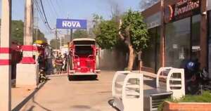 La Nación / Incendio de gran magnitud afectó a una librería de Lambaré