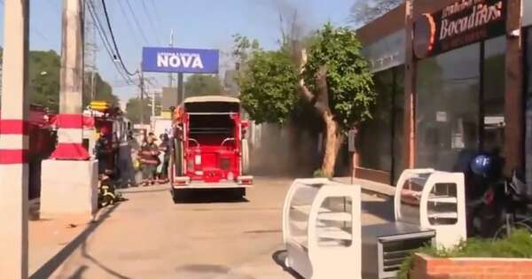 La Nación / Incendio de gran magnitud afectó a una librería de Lambaré