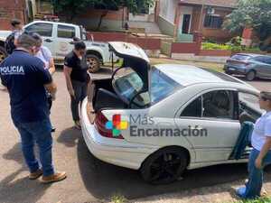 Hallan carne en descomposición en automóvil abandonado en Encarnación