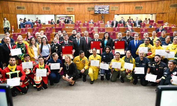 Diputados otorgan distinción a bomberos tras ardua labor en el Chaco – Prensa 5
