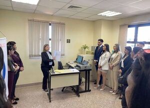 Estudiantes de Itauguá visitaron sede judicial de Encarnación