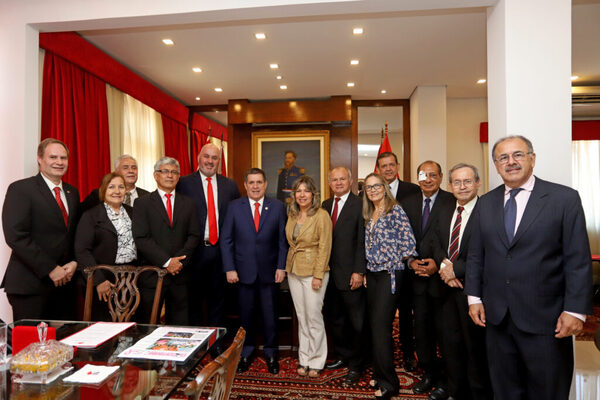 Arquitectos colorados expresan respaldo a Cartes - ADN Digital