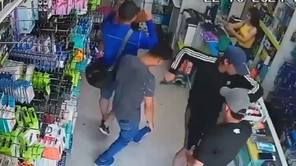 (VIDEO). Violento asalto a un local comercial de Itauguá: Un cliente resultó baleado