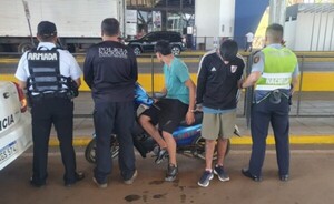 Detienen a joven que registra cuatro órdenes de captura