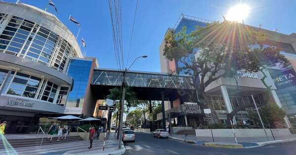 La Nación / Comuna de Asunción interviene centro comercial donde falleció una joven