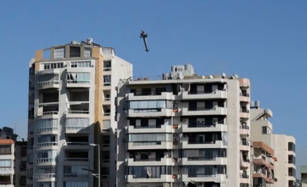 Cámara registra el momento en que misil israelí derrumba un edificio