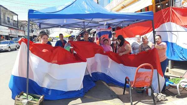 Vendedores del Mercado Municipal de San Lorenzo vuelven a ocupar la calle Gral. Caballero - Nacionales - ABC Color