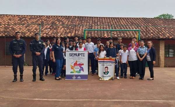 Con charlas informativas, policías advierten a estudiantes de Cordillera sobre los daños que causan las drogas - Nacionales - ABC Color