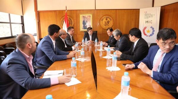 Expertos taiwaneses exploran opciones para fortalecer el sector tecnológico y establecer fábricas de semiconductores