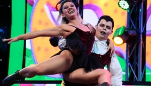 Lata Pararã se vistió de Drácula, bailó y se llevó un 3 de Calderini - Teleshow