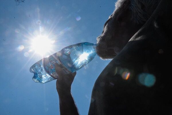 Recomendaciones médicas ante las altas temperaturas: ¡Mantente hidratado y protegido!