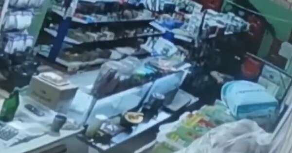 La Nación / Buscan a violentos asaltantes que se movilizan en un vehículo negro sin chapa
