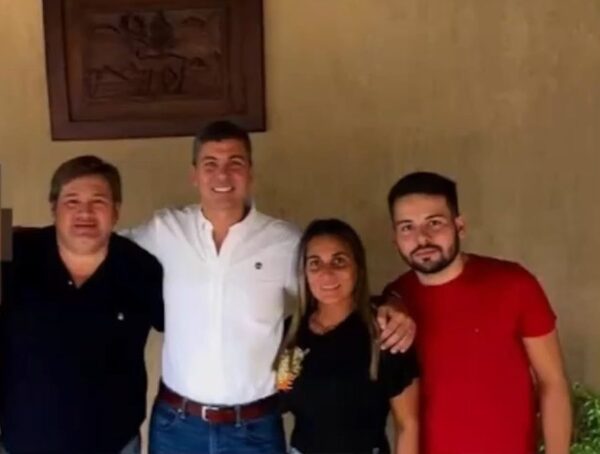 Bachi Núñez defiende contrataciones de la familia Ferrer en el Congreso · Radio Monumental 1080 AM