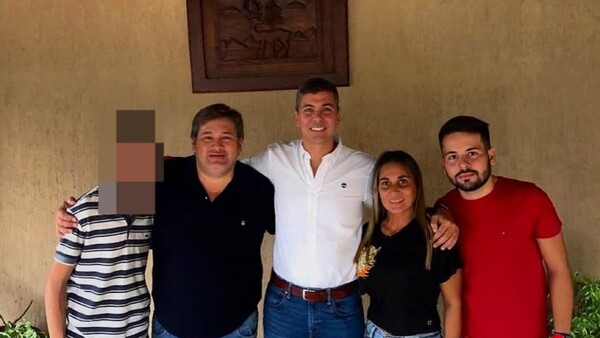 Sin concurso ni título universitario: Hijo y nieto de Albino Ferrer consiguen nombramientos exprés en Senado