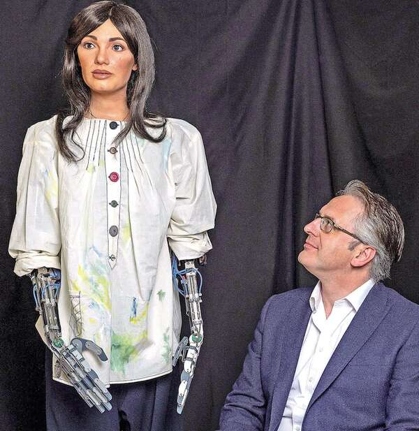 Sotheby’s saca a subasta por primera vez una obra atribuida a un robot humanoide - Tecnología - ABC Color