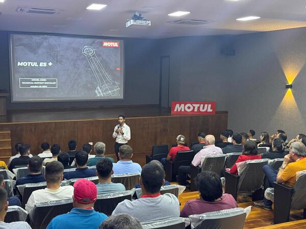 Industria Trociuk presentó charla técnica sobre lubricantes Motul en Itapúa - Amigo Camionero