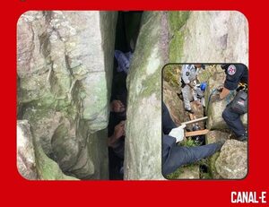 MUJER QUISO RECUPERAR SU CELULAR Y QUEDÓ ATORADA ENTRE ROCAS